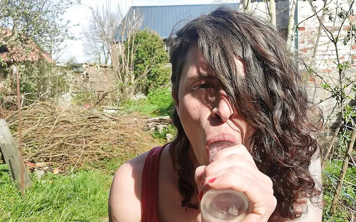 Sara B: Outdoor dildo blowjob training