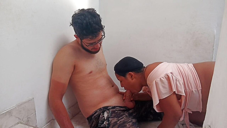 Pikaa6: Pelacur temanku datang ke rumahku dan aku udah jual pantatnya