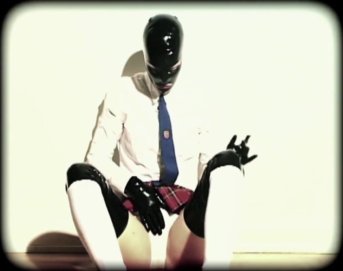 Dirty male dom, femdom, spanking and pegging vids: Geile schlampe pisst sich selbst