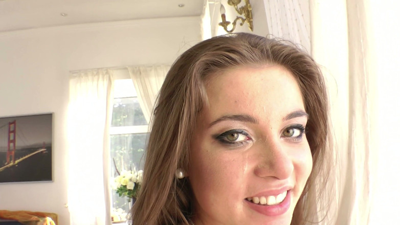 RATATATA!: Roxy Bell: Young, Beautiful, a Total Porn Goddess