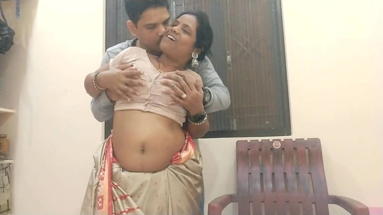 Popmini: Indian Horny It Professor Hot Sex in Beautiful Saree with...