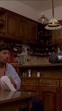Hermosa morena follada duro por su marido en la cocina