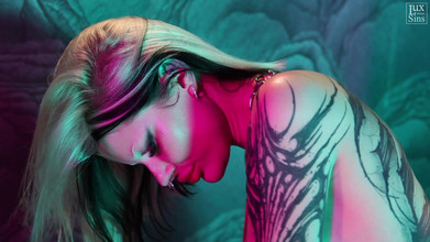 Miss Flora: Kongkek duduk muka lateks bertiga dengan Nova & King Kruger