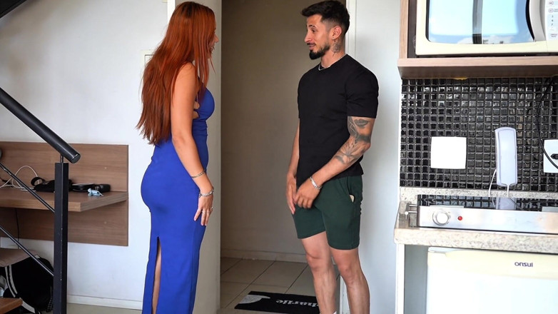 Valentino Roca TV: Vacker brasiliansk rödhårig kan inte betala för leverans, så hon...