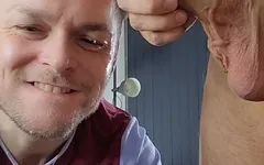 Britânico rapaz Ryan recebe um facial grosso em sua villa strip