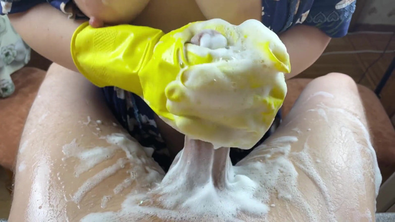 Cherryonthecake231: Housewife washed my cock until I cum