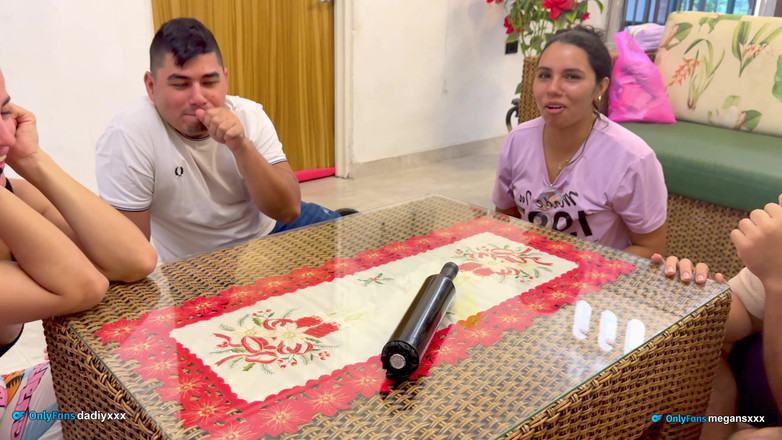 MeGanSxx: Şişe beak ve çok seks