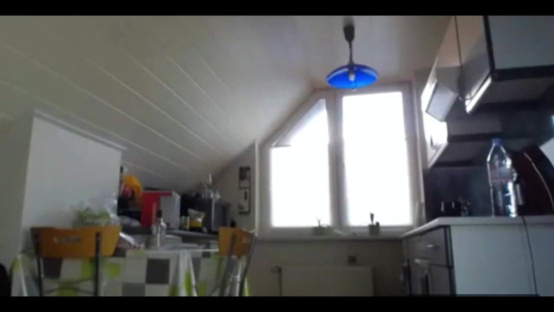 Sexydea: 그녀의 귀여운 발을 보여주는 오지는 큰 엉덩이 섹시데아