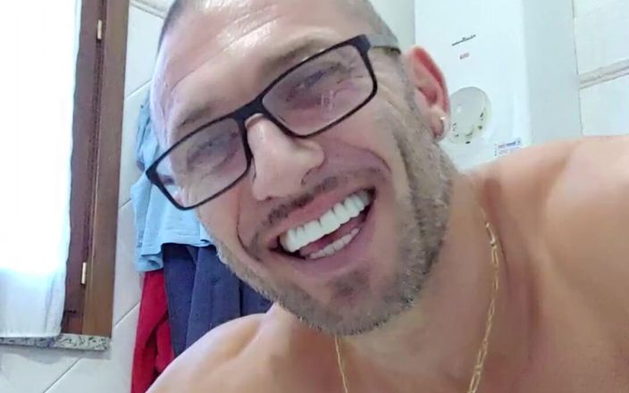 Boy jerking off: Đã đến lúc cạo lông rồi!