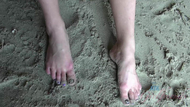 ATK Fans (Girlfriends): Virtual Date with Izzy on the Beach 1/3