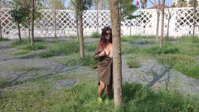 ExpressiaGirl: Ateşli öğrenci expressiagirl'ün büyük göğüslerini ve amcığını teşhir etmesinin halka açık...