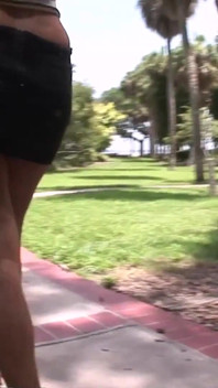 Sexy latina první časovač Bares všechny na riskantních venkovních místech