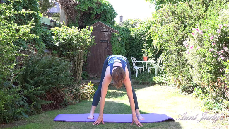 Aunt Judy's: Auntjudys - l'allenamento yoga all'aperto della miLF amatoriale alison