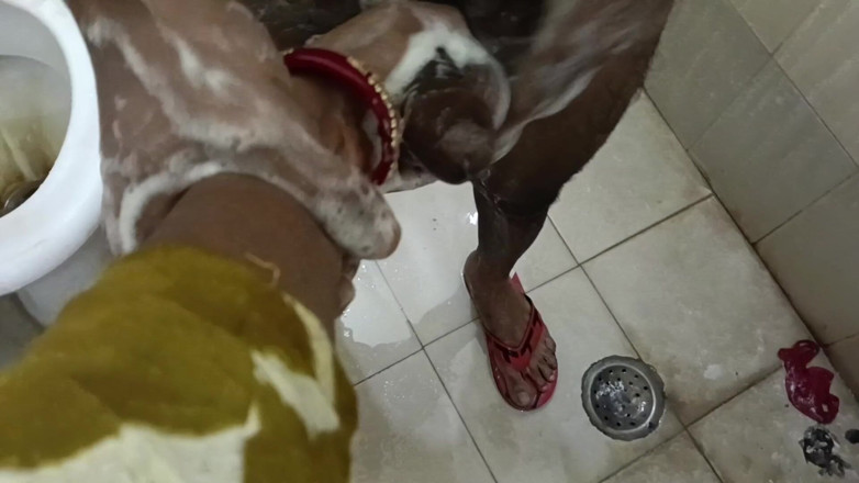 LateralChain349: Sessione 28.sexy Bhabhi sorprende Devar a masturbarsi in bagno - caldo sesso...