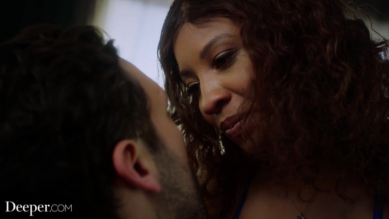 Deeper: Profunde. Sultry Sofi răsfățează dorințele perverse ale unui bărbat căsătorit