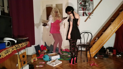 Beth Kinky: Lilly Kinky dostane své první sexy velké holky oblečení od...