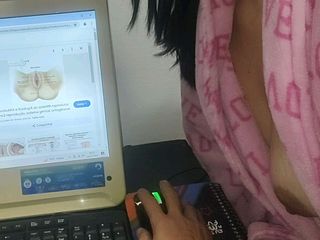 Kasallpimenta: Üvey anne üvey oğlunun anatomi çalışmasına yardım ediyor