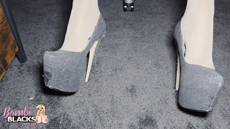 Creampie cum whores: Bambiblacks enorme orgasmo in ufficio