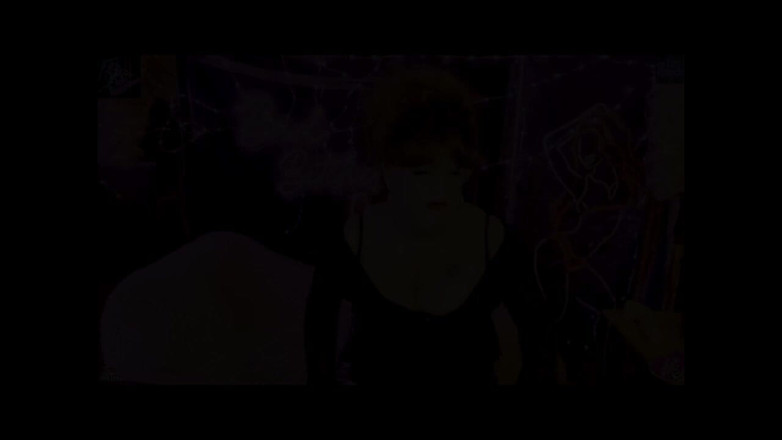 FemmeCheri120: 3 clipes fumando e tirando a roupa