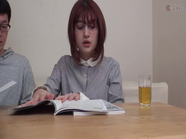 Raptor Inc: Студентка получает частные уроки английского языка