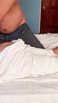 นวดให้คุณนาย MILF วัยกลางคน ร้อนจัดเมื่อเริ่มนวดก้น