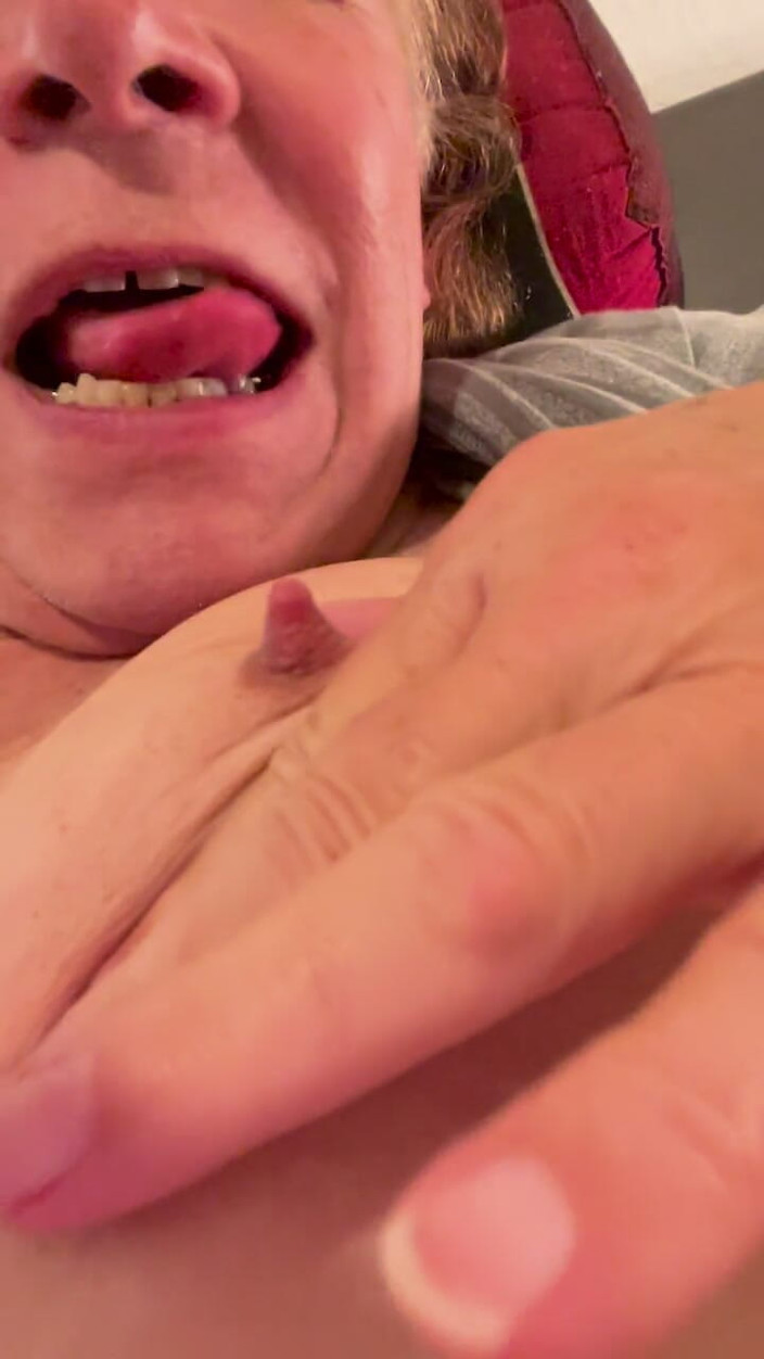 Mitchie: My Sluts Nipple Training