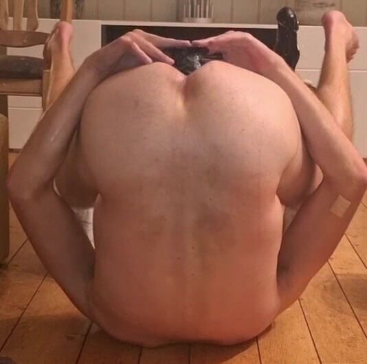 NoFace Twink X: Heißer schwuler noface-twink X nimmt riesige faust in seinen arsch