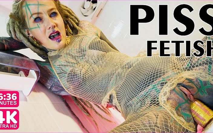 Z-Filmz: Modella alternativa di tatuaggio azione solitaria