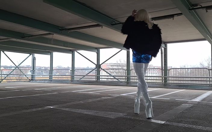 Strapsex: Gina Outfits Ii