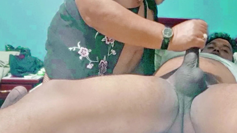 Sofixxx: MILF matang memancut berbilang orgasme