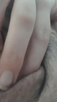 Gordinha menina masturba sua buceta molhada