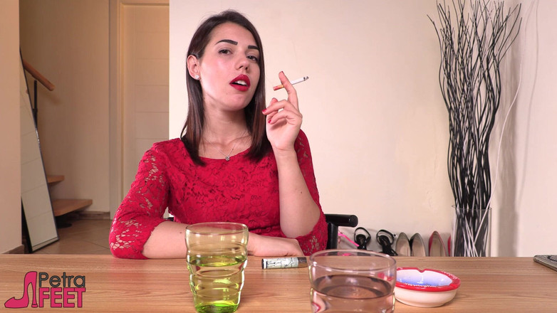 Foot Fetish HD: Si rambut coklat Vixen mengusik lelakinya pada pertemuan menggunakan tapak...