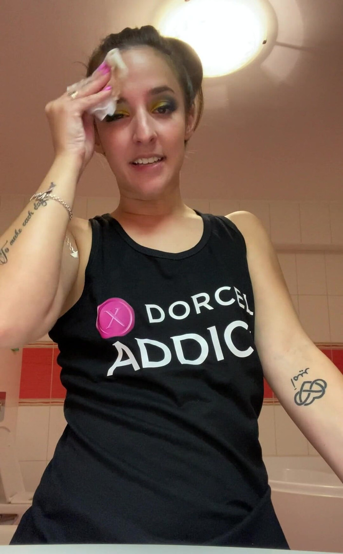 Amirah Adara: 大家晚安！准备上床睡觉