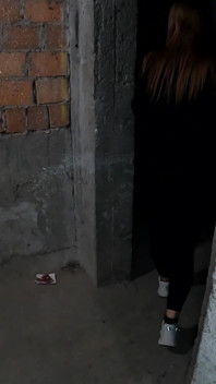 Namorada de 18 anos fodida no porão da casa