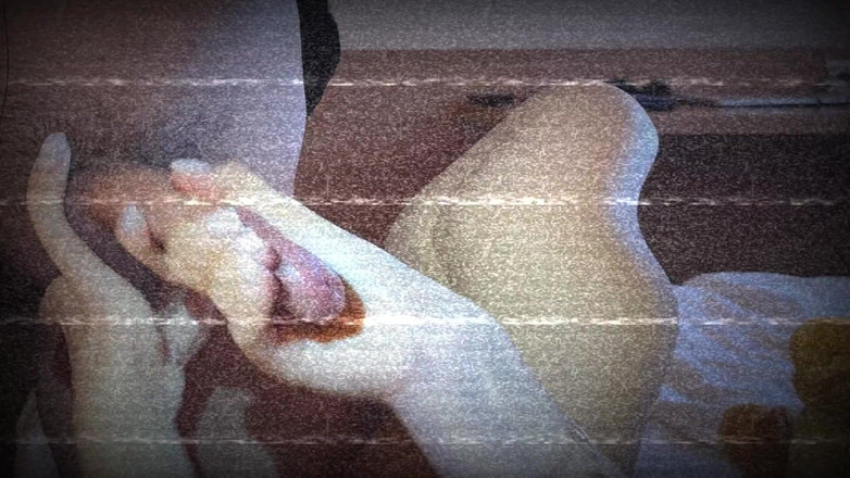Ignoring Handjobs: Büyük memeli ateşli esmer transparan hasarlı gömlekle yarağı azdırıyor