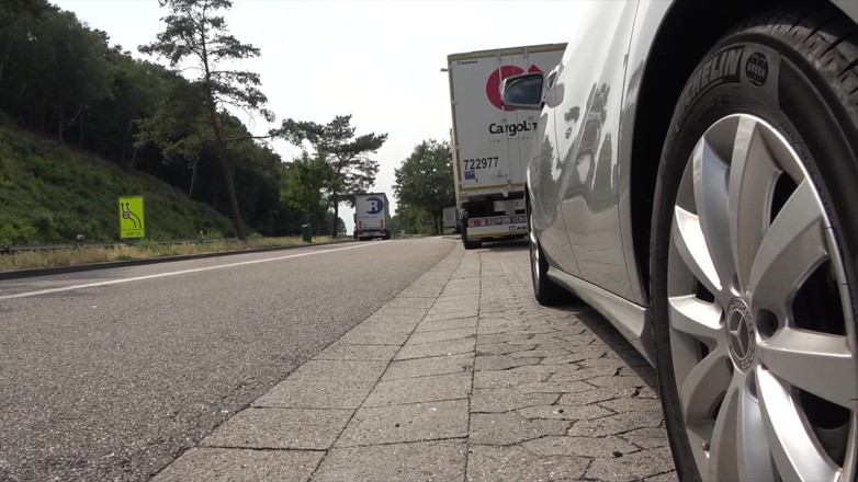 Melina May: TruckstoppのGloryholeファック