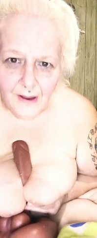 Branlette espagnole, pipe en suçant et chevauchant cette bite si baise baveuse