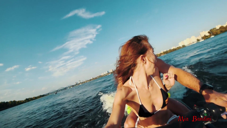 Mia Bandini: Jet ski'de açık havada götten gırtlağına biniyor