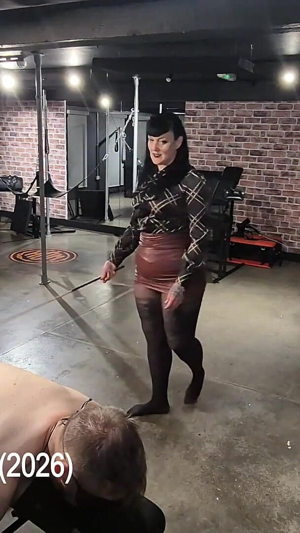 MistressBaton: 48 Bătaie cu bastonul judiciar