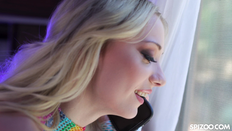 Spizoo: Blonde Cutie Cecelia Taylor Ends up Riding the Driver