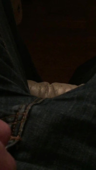 Bite bien dure dans le jean 501 de Levi