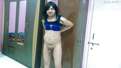 Cute & Nude Crossdresser: Sexy sissy crossdresser femboy Sweet Lollipop chcaní pod nahou sukní.