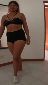 Curvă supusă tatălui meu vitreg el era excitată când m-am trezit că a trebuit să-i sug pula în dormitorul lui - Jhodez1