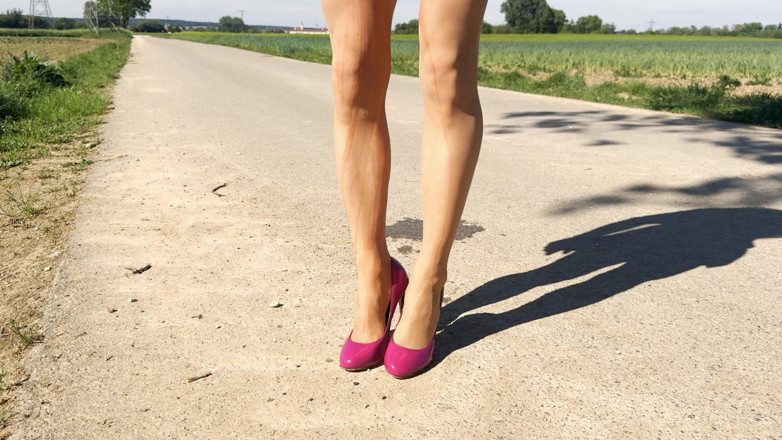 Loreleyadd: Sissy Spontaneously Pisses in Her New Pantyhose During a Break