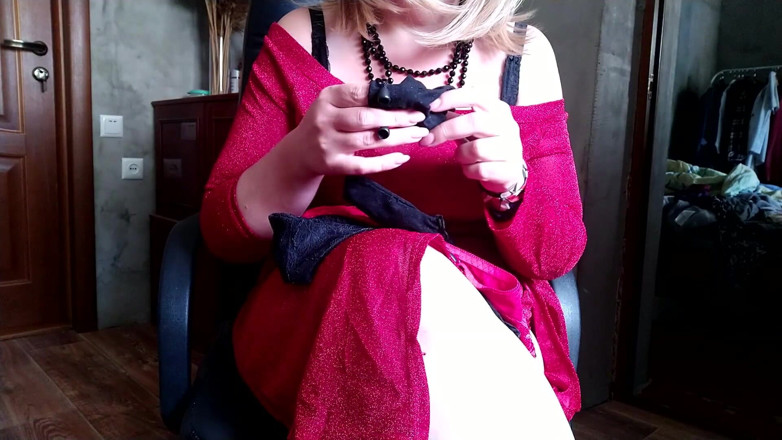 Elena: Milf y anal plug anal en su apretado culo ruso