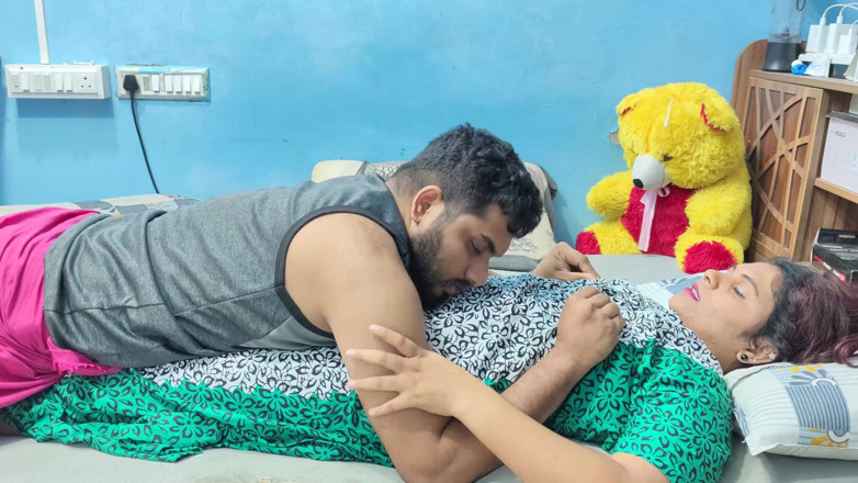 Vaigavarun Feet romance: Mallu Wife Pussy Rub and Kissing with Boobs Press and...