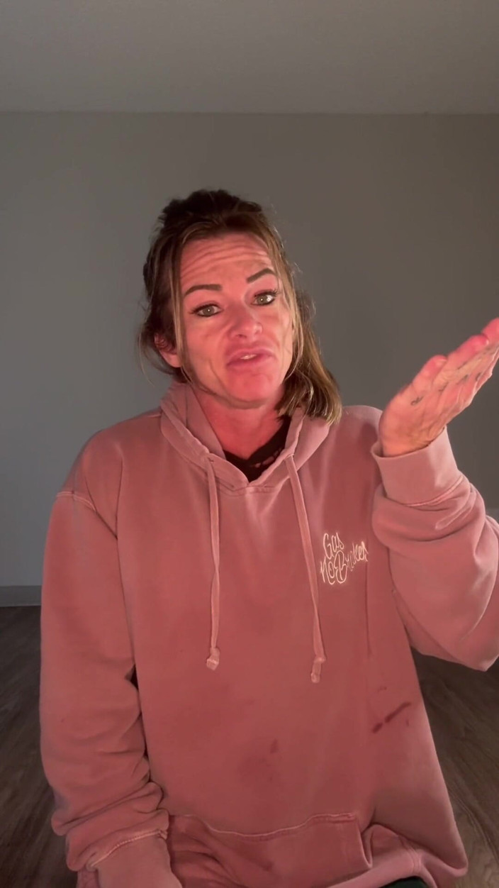 Simone Steele: Nackte Fortschrittsprüfung