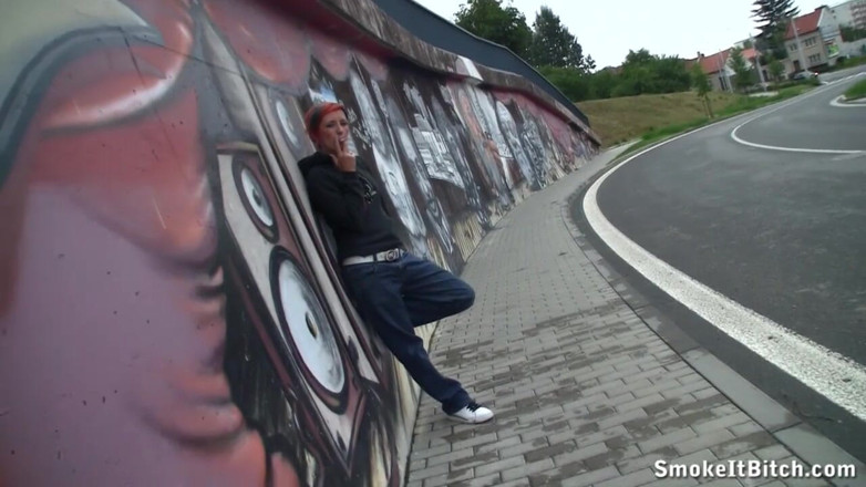 Smoke it bitch: Kim - humo en la calle