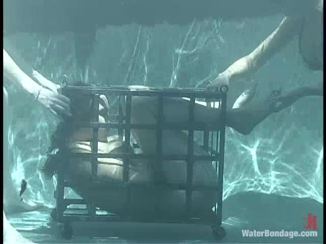 Water Bondage by Kink: ヴィーナスとオードリー・リー