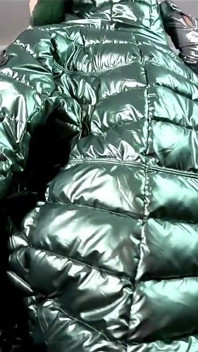 Parlak taytlı am frikik, downjacket play ve anal tıkaç solo fetişi